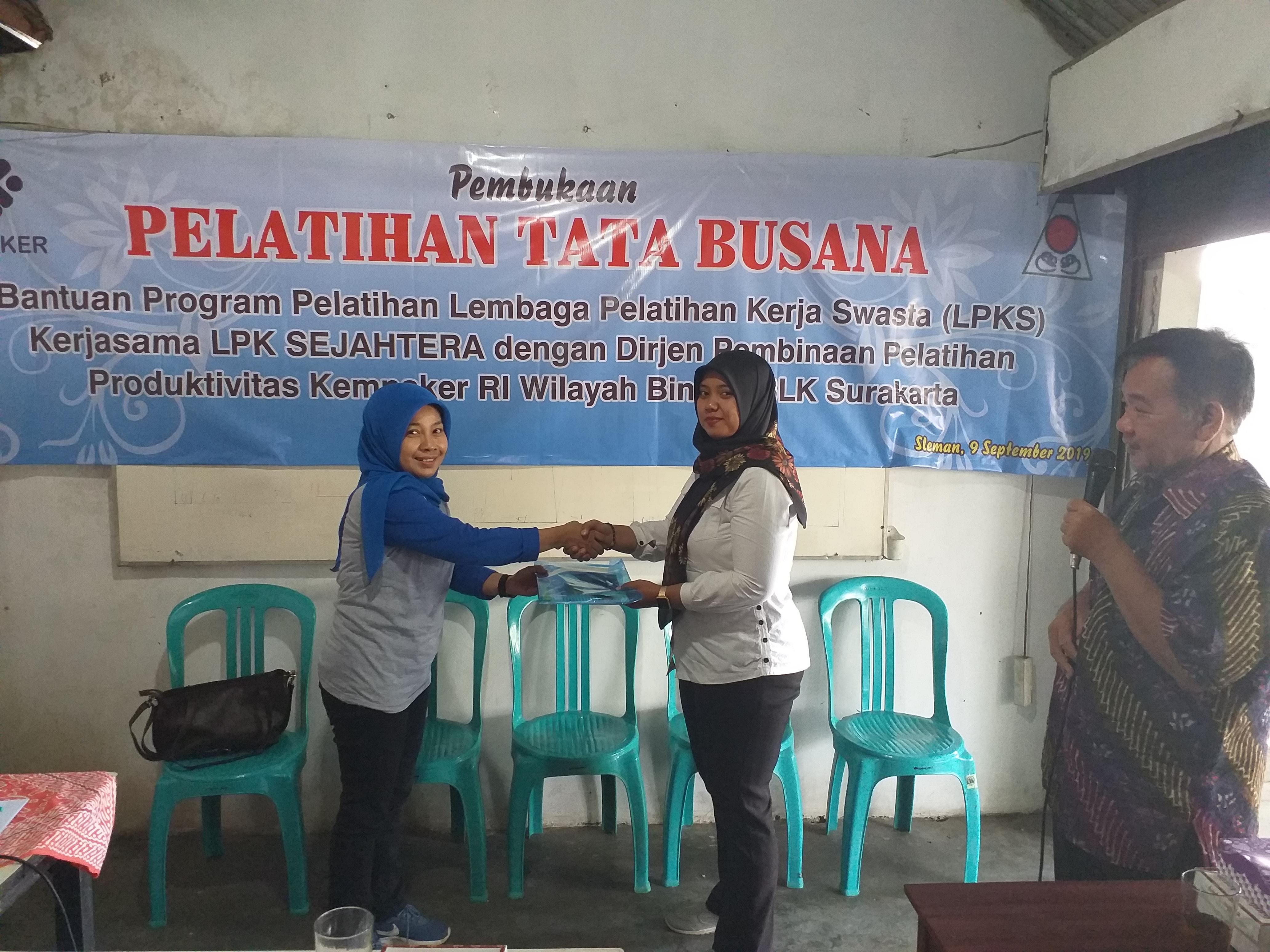Pembukaan Pelatihan Tata Busana, Kerjasama  Dirjen Binalatas  Dengan LPKS Sejahtera Kabupaten Sleman