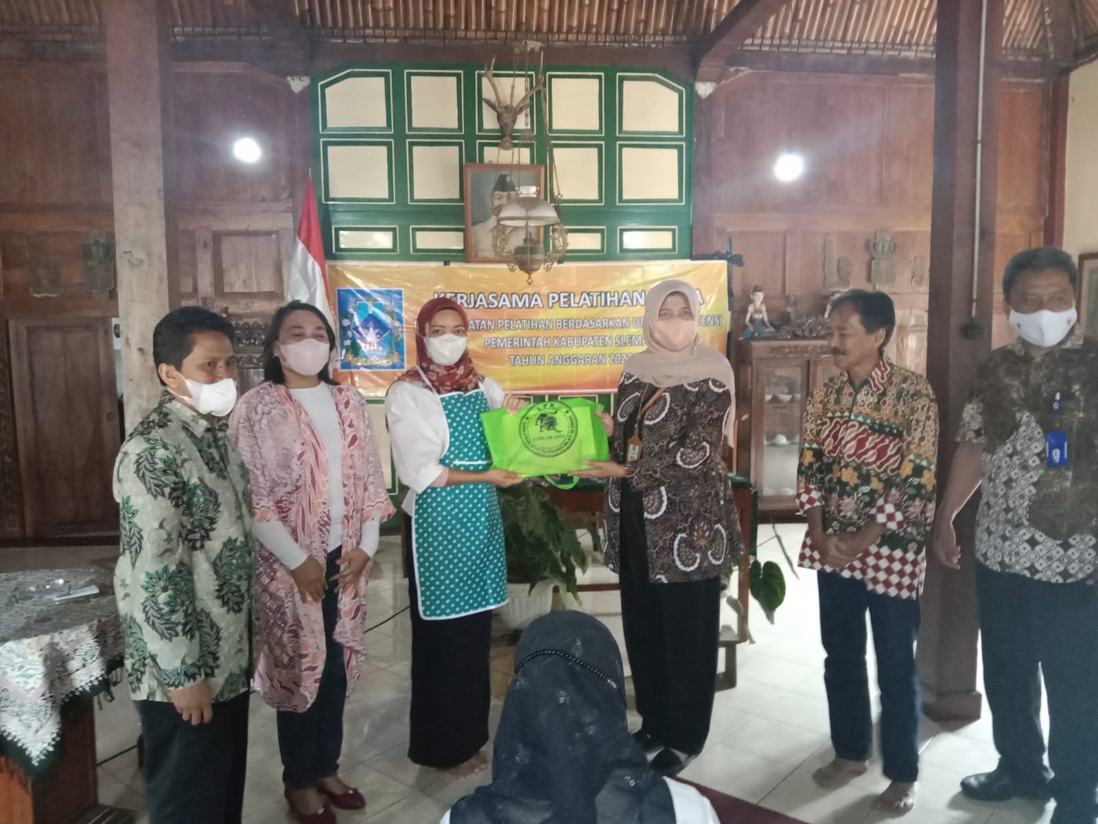 Pembukaan Kegiatan Kerjasama Pelatihan Kerja Berdasarkan Unit Kompetensi Kejuruan Menjahit dan Membatik